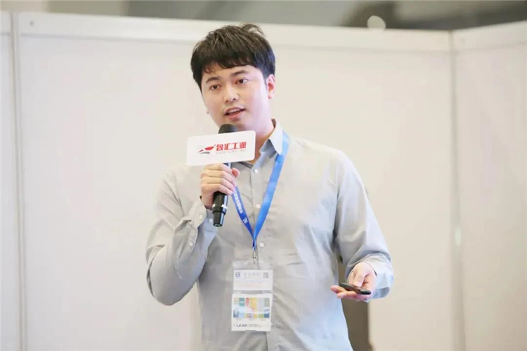 j9九游会官方网站技术代表发表演讲.jpg